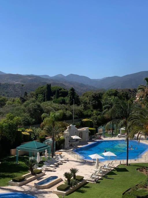 Apartment Elegant Penthouse On Marbella's Golden Mile *