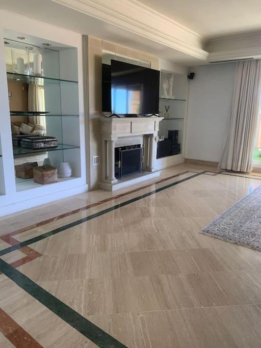 Apartment Elegant Penthouse On Marbella's Golden Mile