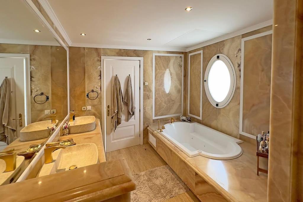 Elegant Penthouse On Marbella's Golden Mile Apartment Marbella