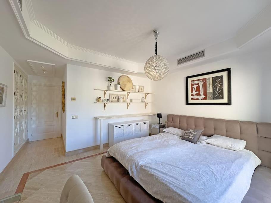 Apartment Elegant Penthouse On Marbella's Golden Mile Marbella