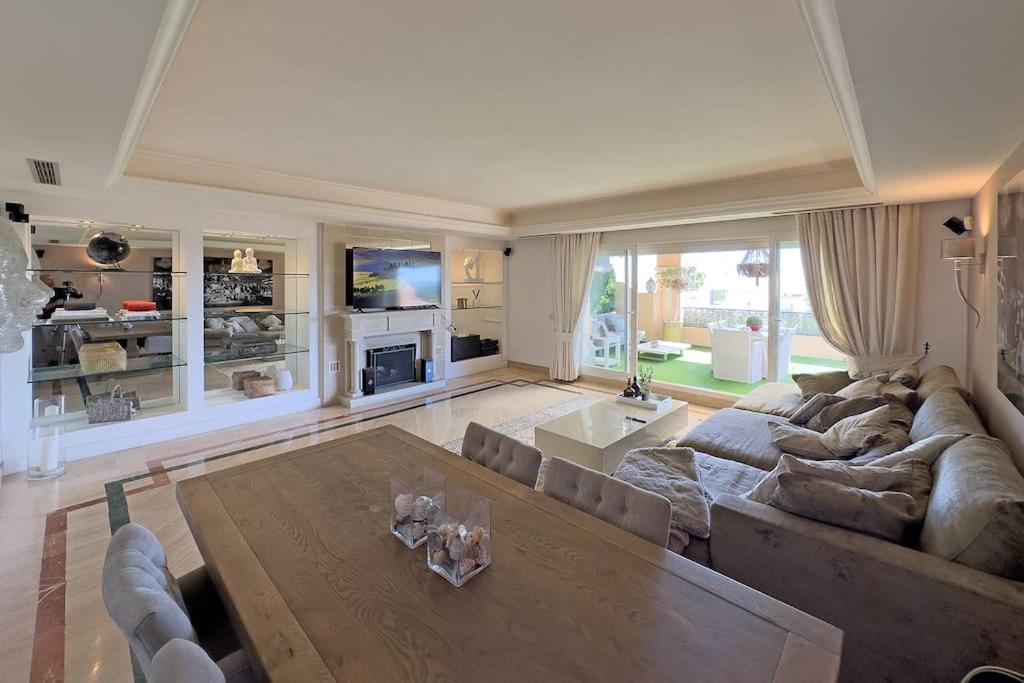 Elegant Penthouse On Marbella's Golden Mile Apartment