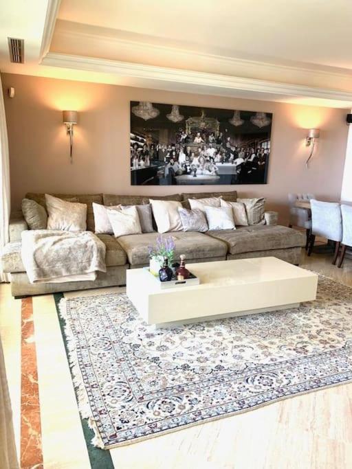 Apartment Elegant Penthouse On Marbella's Golden Mile